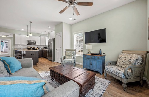 Bermuda Bay House | Just Peachy at Devonshire Place 3 Bedroom Home, 1 Mile to Beach Access