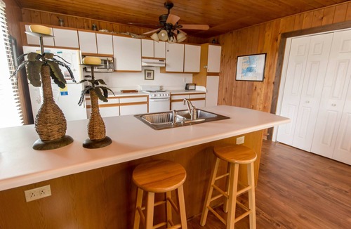 Sea Retreat House | K1700 Atlantic Vu. Community Pool, Ocean View, Pets Ok, WiFi, Close to Beach!