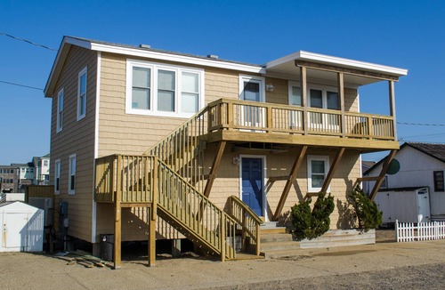 Sea Retreat House | K1700 Atlantic Vu. Community Pool, Ocean View, Pets Ok, WiFi, Close to Beach!
