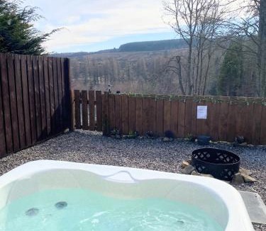 Blairgowrie Cabin | Kaoglen-Stags Suite-Hot tub-Cairngorms- Dog Friendly