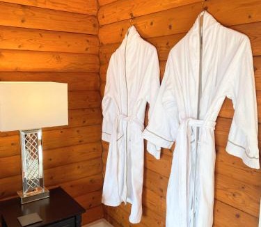 Blairgowrie Cabin | Kaoglen-Stags Suite-Hot tub-Cairngorms- Dog Friendly