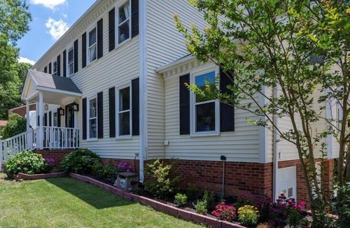 Kernersville House | Kernersville Sleeps 16+ w/Hot Tub Arcade King Bed