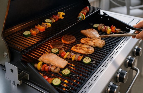 Kernersville House | Kernersville Studio Suite Community Pool Firepit Kitchen