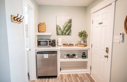Surf City Apartment | Key West 5- Beach Access - Dog Friendly - Bikes – Grill