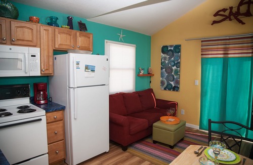Hatteras Cottage | Kick Off Your Shoes, Relax at Island Time Free Wifi