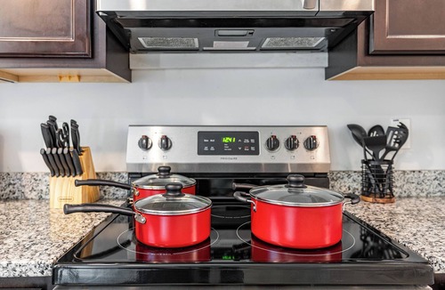 Southwest Raleigh House | King 3BR Townhouse Mins to Cary NC State