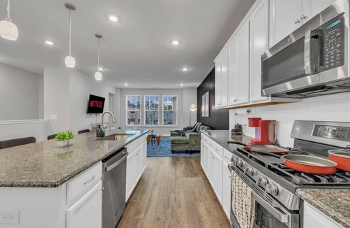 Durham House | King 4BR Townhouse to Downtown Durham