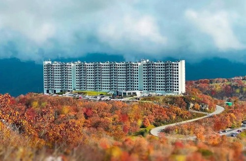 Sugar Mountain Condo | King bed, Gig-Speed Internet, Mountain View, Ski