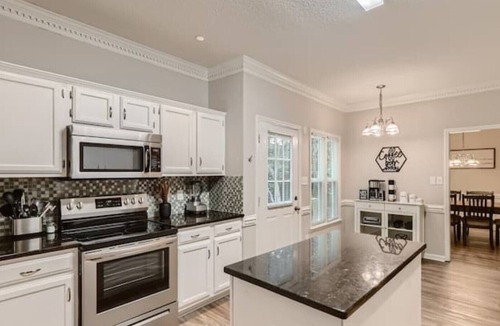Northeast Raleigh House | King Bed | Luxury Family Home | Near Downtown/NCSU