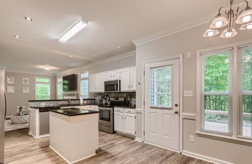 Northeast Raleigh House | King Bed | Luxury Family Home | Near Downtown/NCSU