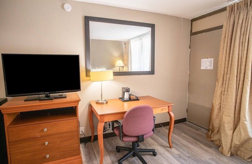 Greensboro Apartment | King Bed|Non-Smoking
