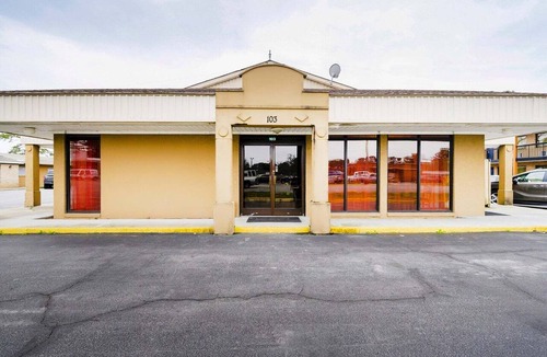 Williamston Apartment | King Bed|Smoking|Williamston