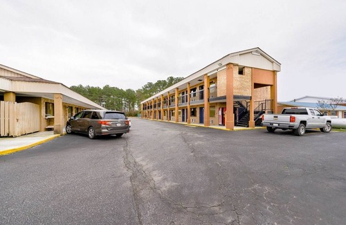 Williamston Apartment | King Bed|Smoking|Williamston