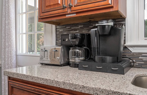 Kernersville House | King beds Hot Tub Arcade Luxury Showers