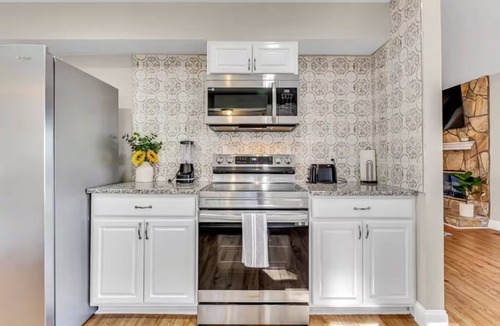 Kernersville House | King Beds Pet-Friendly Large Yard