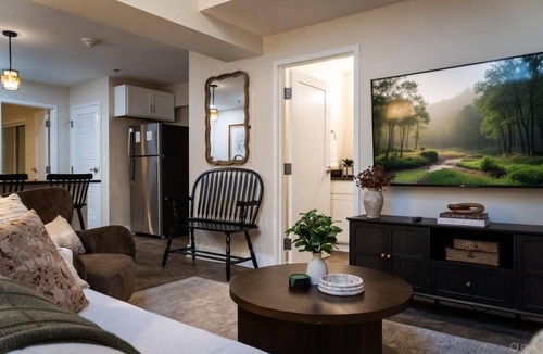 Roanoke Apartment | King BR w Abundant Free On-Site Parking - Quiet & Private