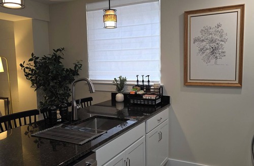 Roanoke Apartment | King BR w Abundant Free On-Site Parking - Quiet & Private