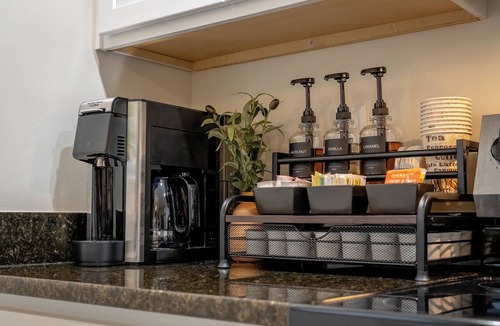 Roanoke Apartment | King BR w Abundant Free On-Site Parking - Quiet & Private