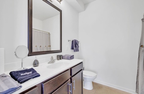 Ashbrook - Clawson Village Apartment | King Luxe Studio Near Shopping & Entertainment