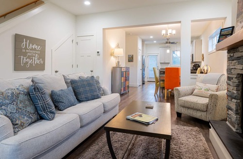 Fairview House | King of the Hill with a Hot Tub