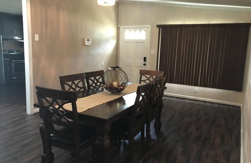 Goldsboro House | KING'S COURT - Entire House - 3 Bedrooms - Cozy, Comfortable & Clean