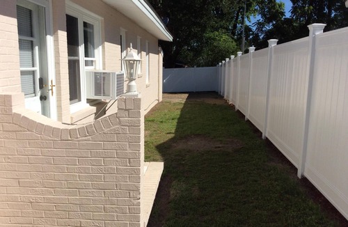 Goldsboro House | KING'S COURT - Entire House - 3 Bedrooms - Cozy, Comfortable & Clean