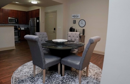 SouthPark Apartment | King Size Bed
