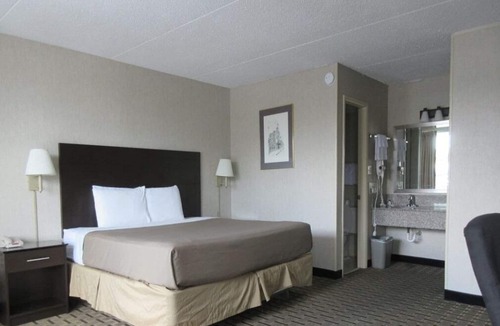 Pennington Bend Hotel | King Suite in Music Valley near Grand Ole Opry