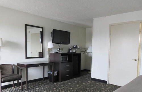 Pennington Bend Hotel | King Suite in Music Valley near Grand Ole Opry