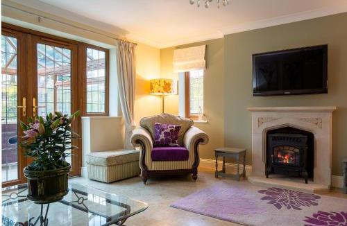 Winchcombe House | Kingfisher Cottage