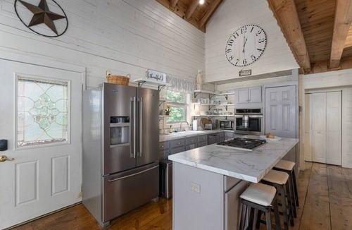 Murphy Cabin | Kingfisher`s Riverside Cabin