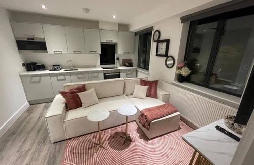 Reading Apartment | Kings Lodge By Nivaas 2