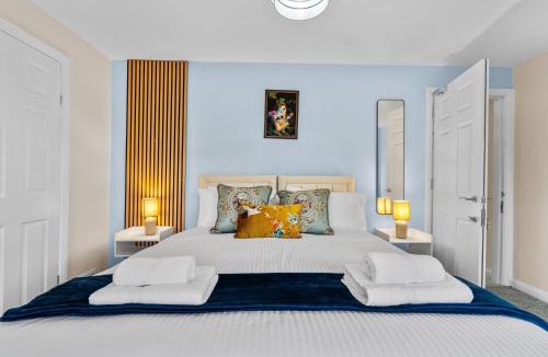 Grove House | KingstonUponThames,Contractor,5BR,Sleeps8,Parking,Close to Central London