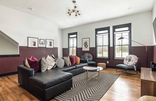 Germantown Condo | Kitty, Faith & Barbara by Avantstay 3 Unit Buyout w/12br in Heart of Nashville