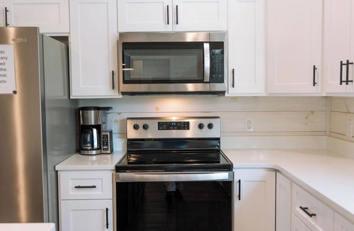 Salem Cabin | Knott Quite at the lake - 4bd/3ba with Hot Tub