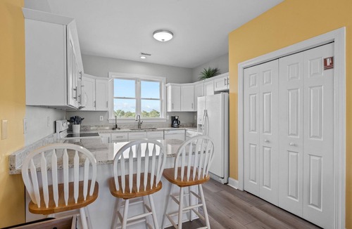 Emerald Isle House | Kokomoe: Cozy Beach Retreat with Pool, Golf Cart & Pet-Friendly Perks!
