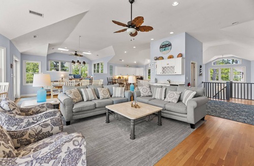 Corolla Light House | La Dolce Vita: Soundfront, Shared Pool, Hot Tub