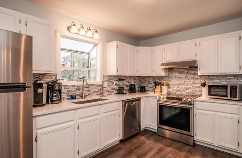 Tranquil Harbour House | La Isla Bonita by Oak Island Accommodations