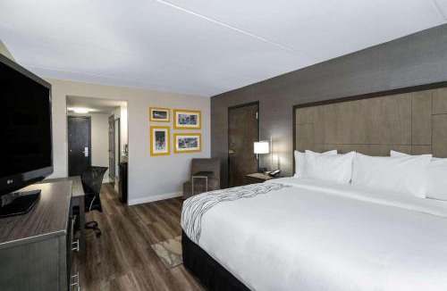 Northeast Raleigh Hotel | La Quinta by Wyndham Raleigh Downtown North
