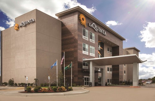 Northeast Raleigh Hotel | La Quinta Inn & Suites by Wyndham Raleigh Downtown North