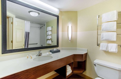 Crabtree Hotel | La Quinta Inn & Suites by Wyndham Raleigh Crabtree
