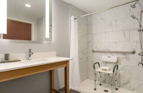 Selma Hotel | La Quinta Inn & Suites by Wyndham Selma/Smithfield I-95