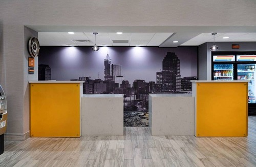 Northeast Raleigh Hotel | La Quinta Inn & Suites by Wyndham Raleigh Downtown North