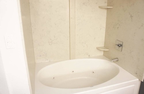 Northeast Raleigh Hotel | La Quinta Inn & Suites by Wyndham Raleigh Downtown North