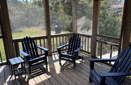 Ocracoke House | La Vie En Rose: Spacious dog friendly home, convenient location