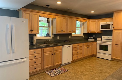 Henrico House | LABOR DAY SPECIAL- 3 Living spaces w/3 full Kitchens & a sandy beach
