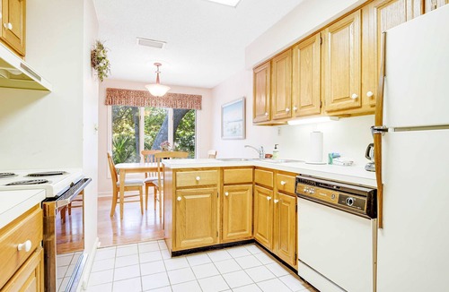 Kiawah Island House | Lagoon view, second floor villa w/screened in porch, short walk to the beach