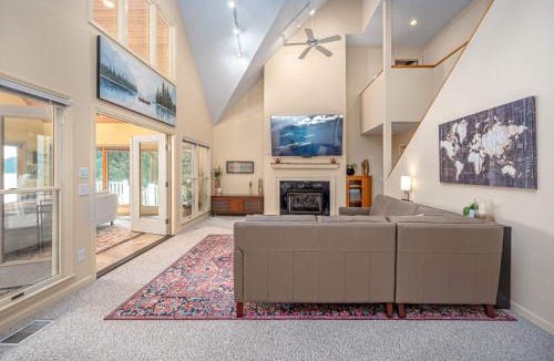 Hillsborough House | Lake Days Getaway