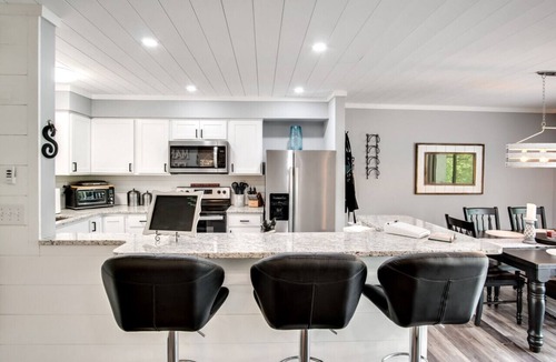 Sapphire House | Lake Fairfield Hideaway