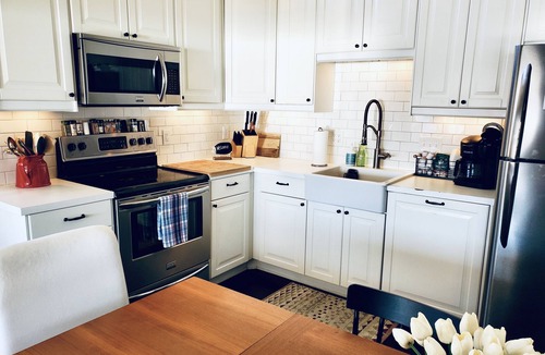 Mayhew House | Lake Front Getaway, Family Friendly.
